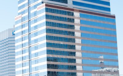 PwC Jacksonville renueva su contrato de arrendamiento en la Torre VyStar, manteniendo a más de 200 empleados en el centro de la ciudad en medio de altas tasas de desocupación.